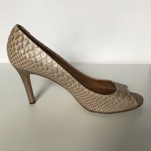 Ann Taylor leather pumps